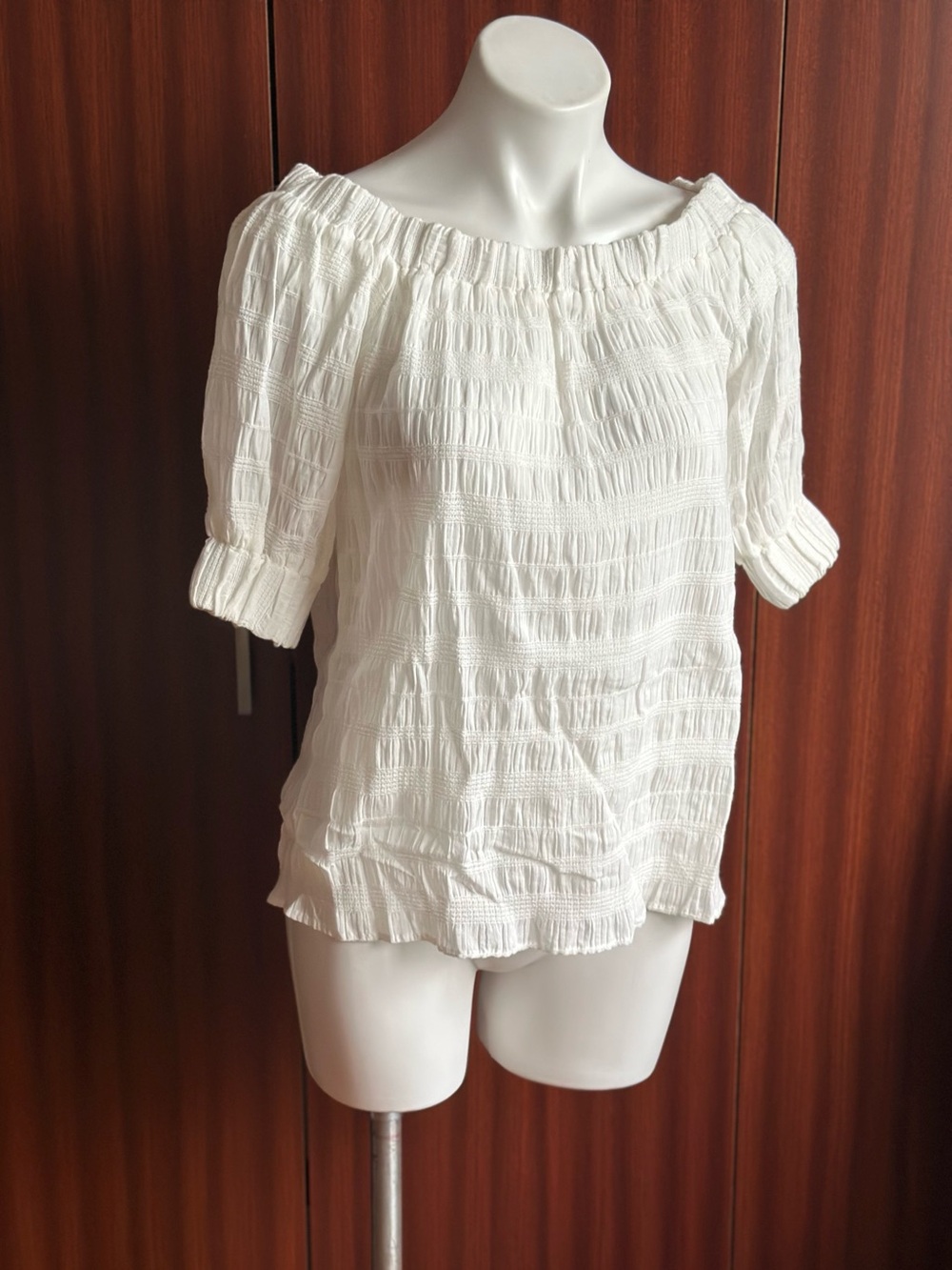 Zara white blouse with elastic/rubber detailing, Turkey 95% Cotton. sXS/S